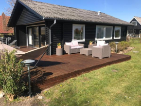 Dejlig sommerhus 150m fra privat strand